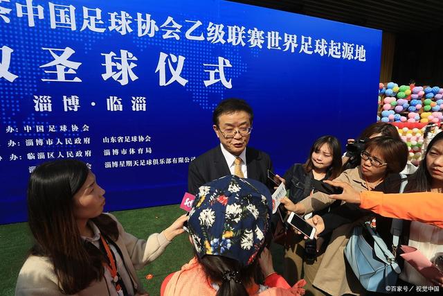 郑钦文逆转晋级美网八强，展现非凡自信
